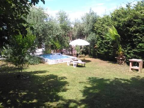 Three-storey house with pool in Dobra Voda