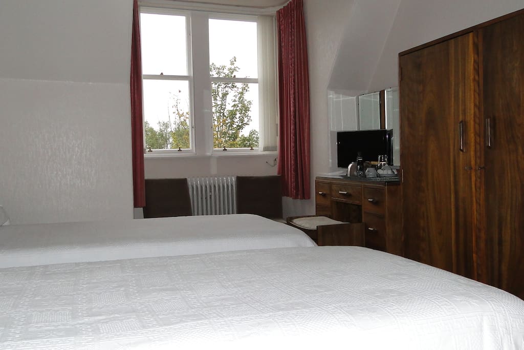 Twin en-suite room