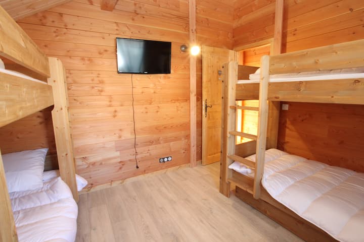 U spavaćoj sobi može spavati 4 djece