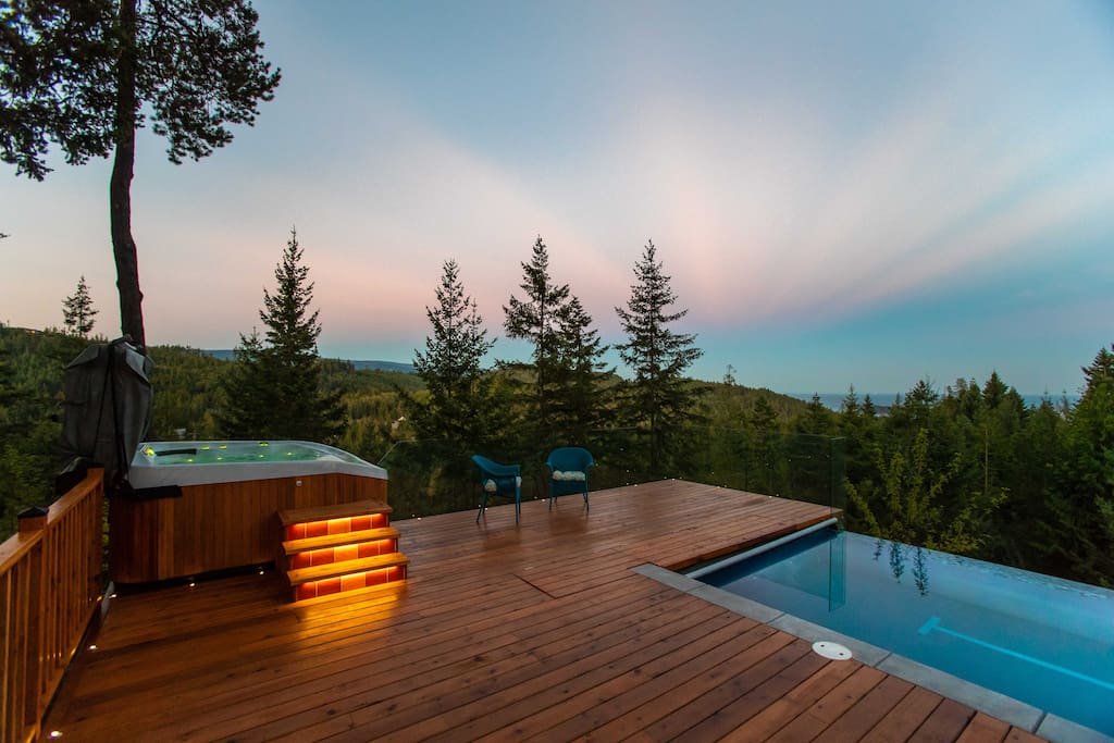 Hot tub and infinity pool