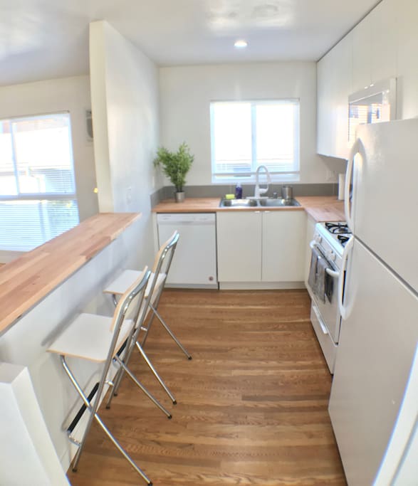 Kitchen with breakfast bar