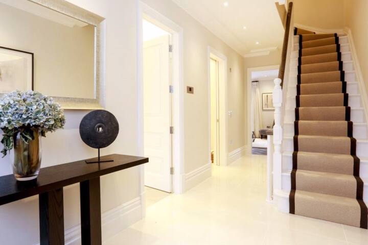 Beautiful modern townhouse in Putney Heath gallery image 2