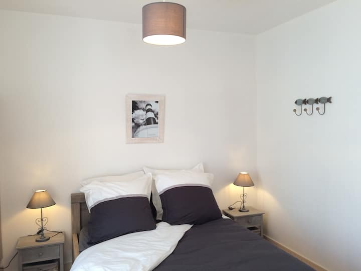 Მესამე საძინებლის ორადგილიანი საწოლი