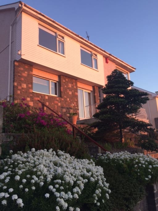 Attractive elevated detached home
