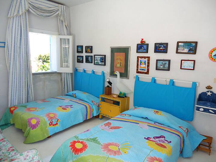 The Bedroom with the two single beds - La Camera da letto con i due letti singoli