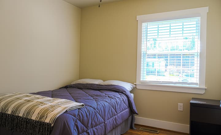 Full Bed (room 3)
