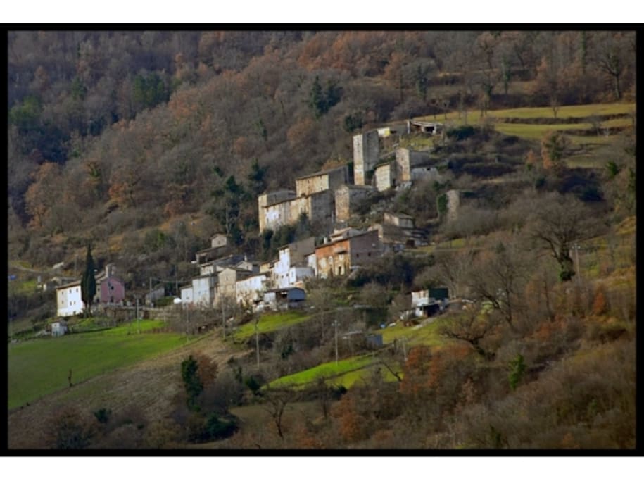 Vista da lontano del paese