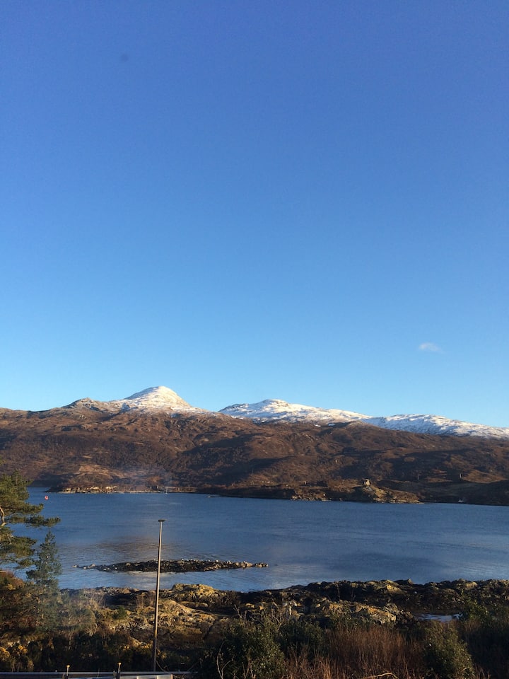 Lochalsh View .En-suite.2 km to Skye&amazing view!