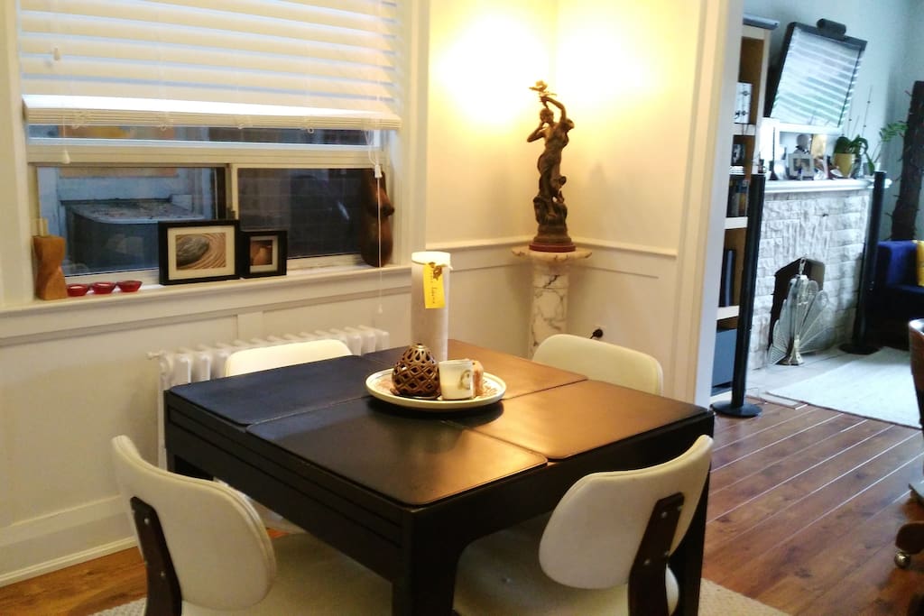 dining room: expandable table