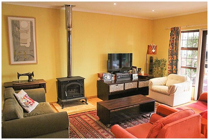 Large family home with lovable cat gallery image 2