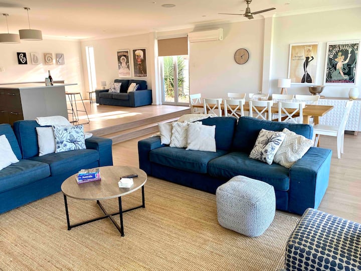 Waterfront Paradise - Stunning 6 Bdrm Home