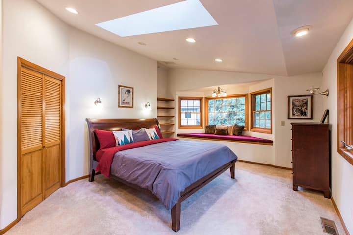 Bedroom features brand new king bed.