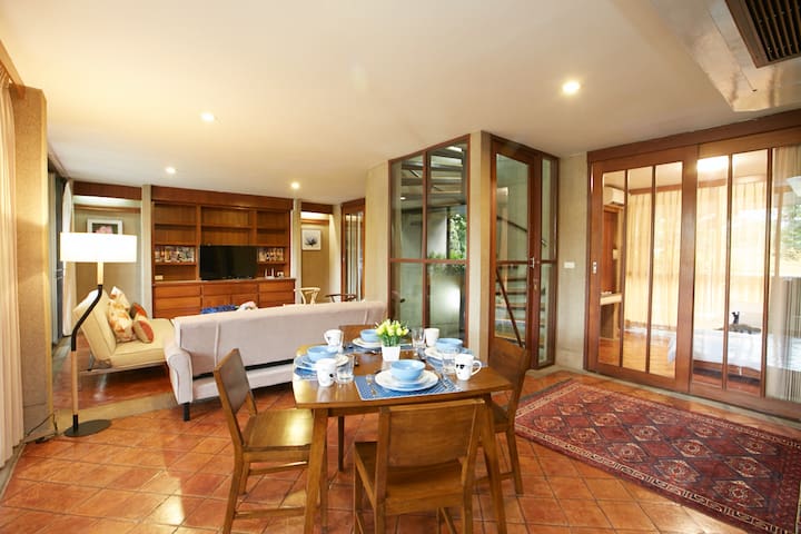 4 Storey Thai Style Home in central Bangkok gallery image 3