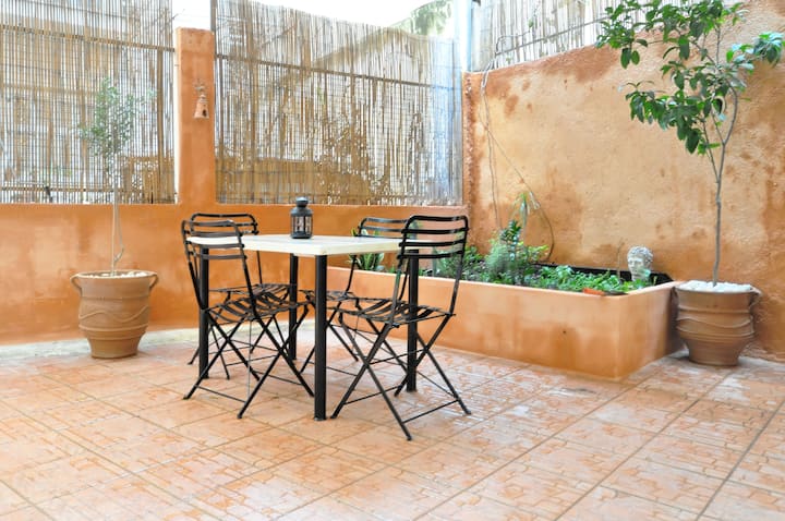 Courtyard apt - Central Athens