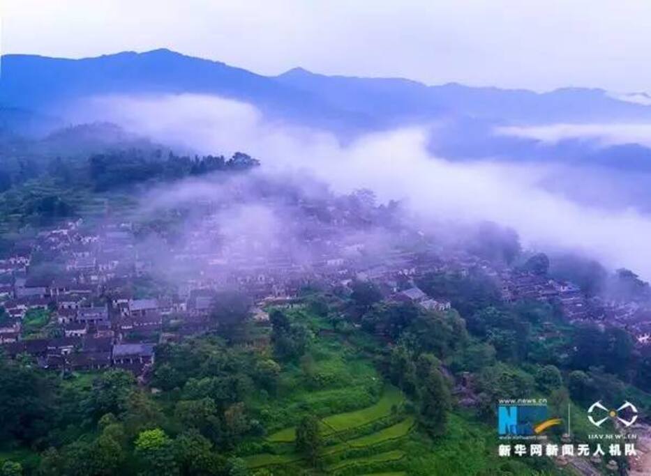 云遮雾罩中的千年瑶寨