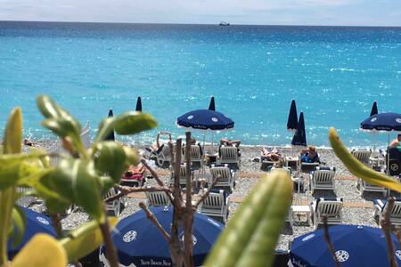 Studio vue mer en centre ville a 100m de la mer