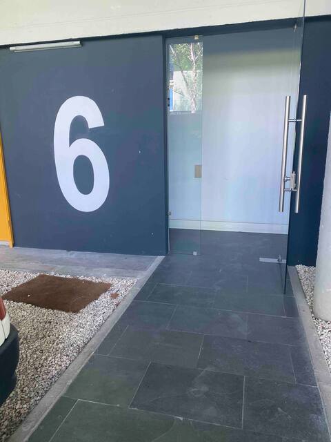 6. El Six
