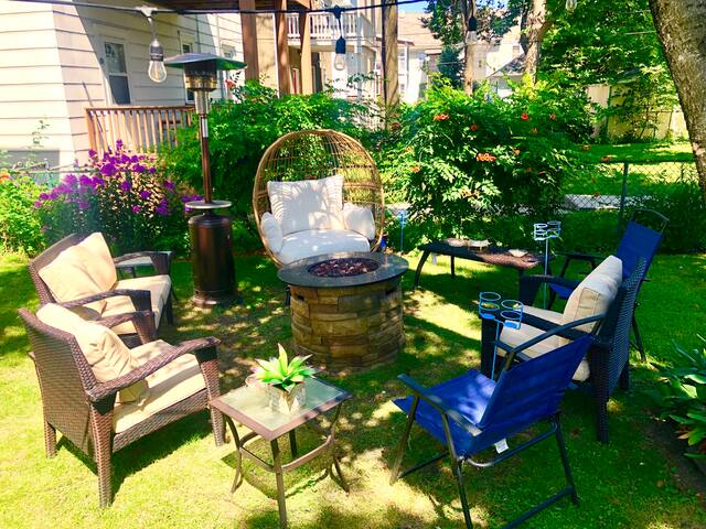 Entire Pleasant Mansion 9BR UT/DT By Lux Life gallery image 2