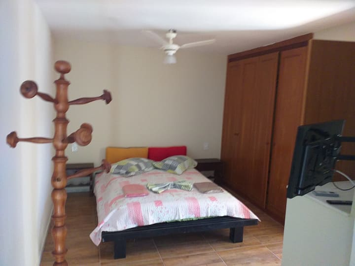 Suita 3
Krevat dopio
TV 26"
Ar condicionado Split 12.000 btu

Armario foto 1