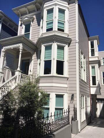 Pac Heights Home w/ Parking Steps from Fillmore St gallery image 5