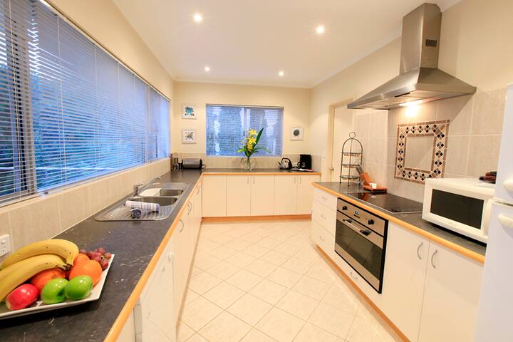 Waterfront Dunsborough House 11 gallery image 5