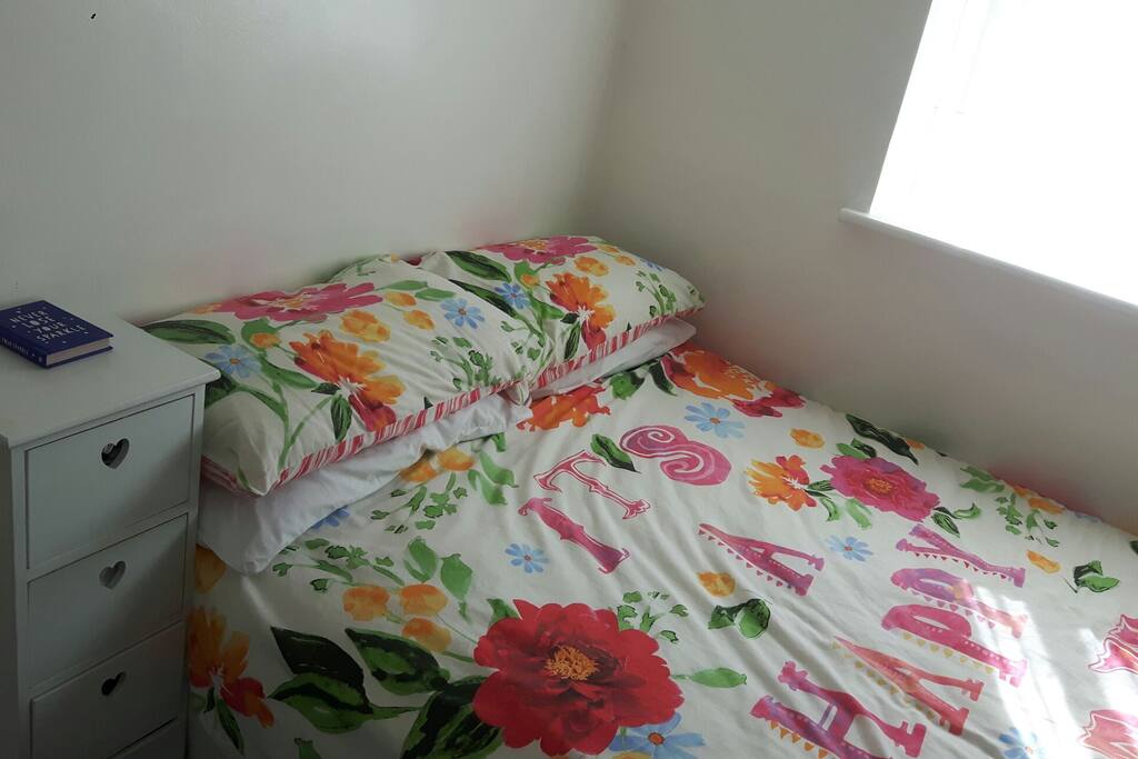 double bed - the room is very small!