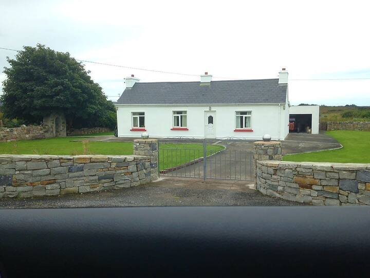 5 mins drive to Waterfront / Dungloe Co Donegal Bungalows for Rent in