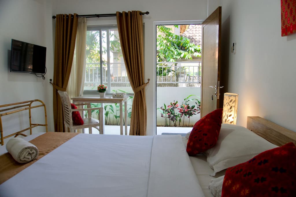 Private room with AC / TV and private ensuite bathroom