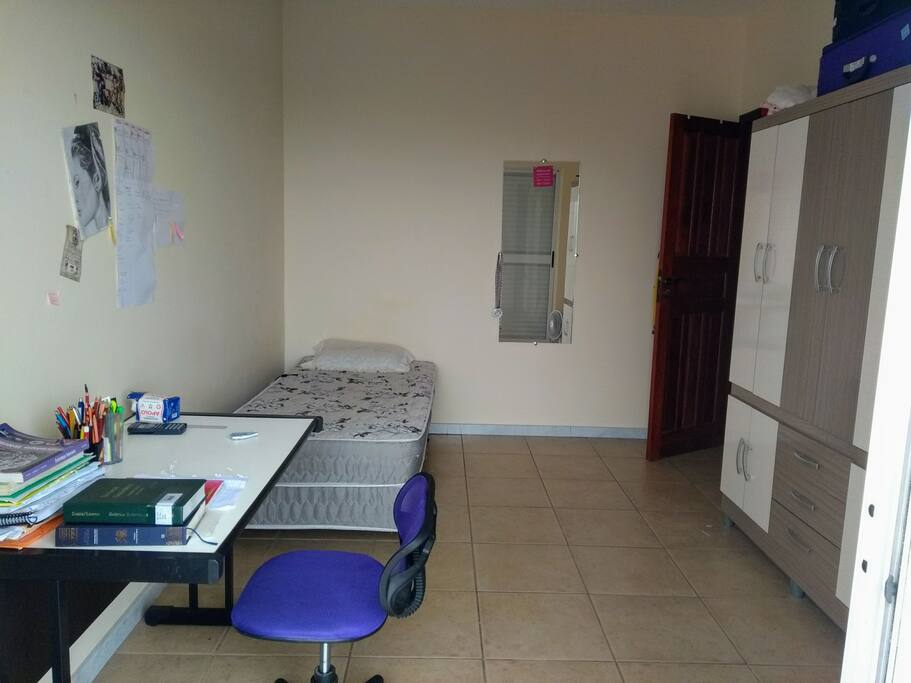 quarto bem arejado