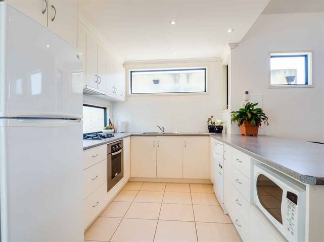 Torquay Views gallery image 3