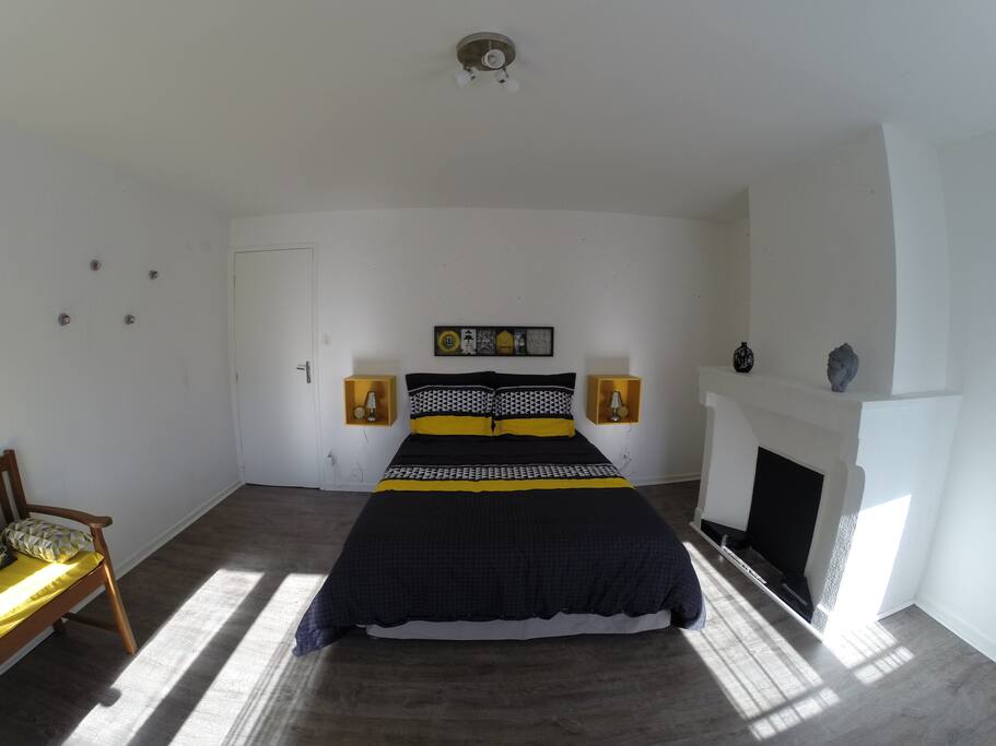 grande chambre double baignée de lumière