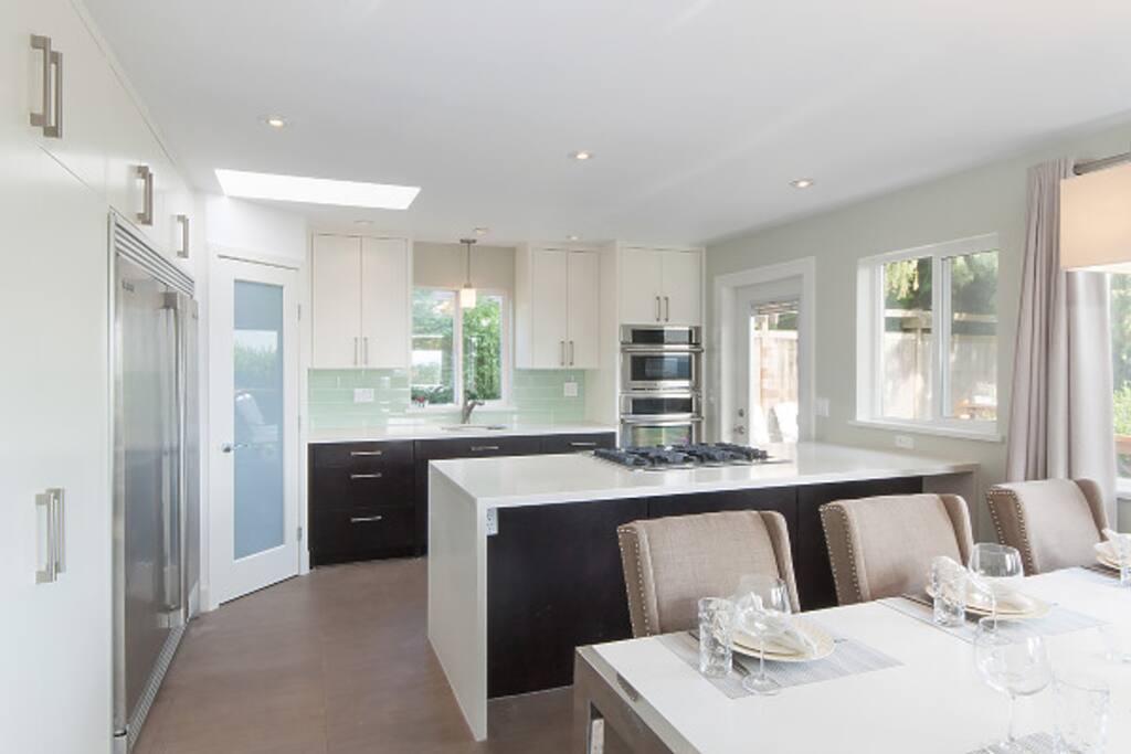 Kitchen with 6 burner gas cooktop.