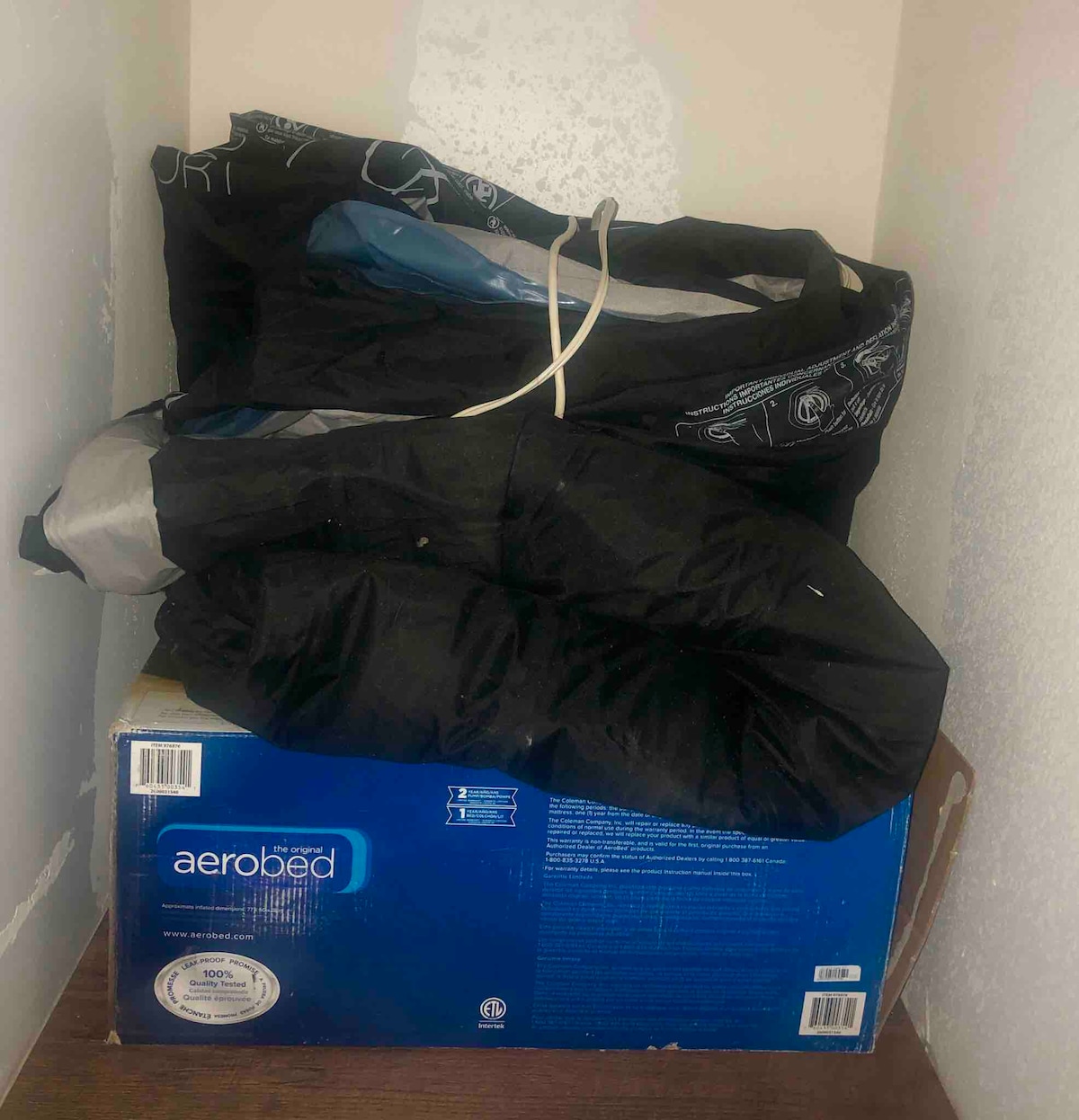 Kráľovská aerobed (a posteľná bielizeň) sa nachádza v druhej spálni. 