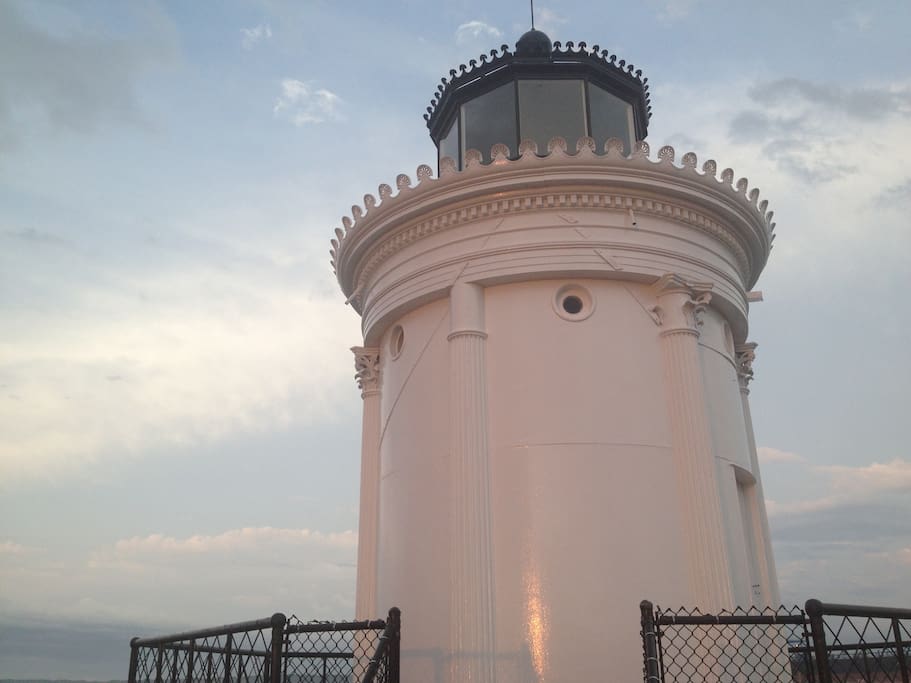 Right on the ocean . Just a 12 minute walk. This is called Bug light.