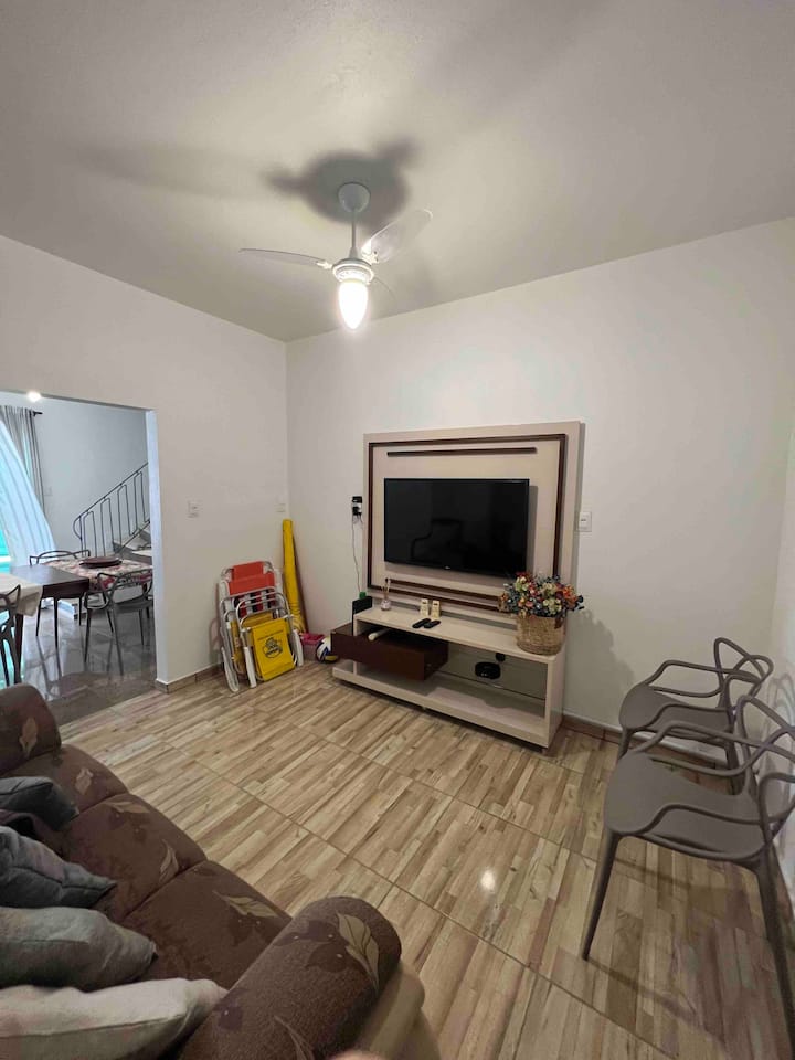 Casa Espaçosa à 100 M Da Praia Em Bc - Balneario Camboriú
