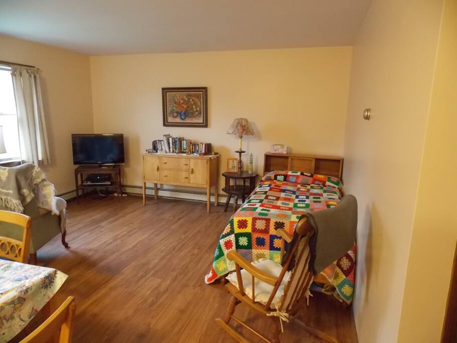 Living Room Area with cable TV/DVD player.