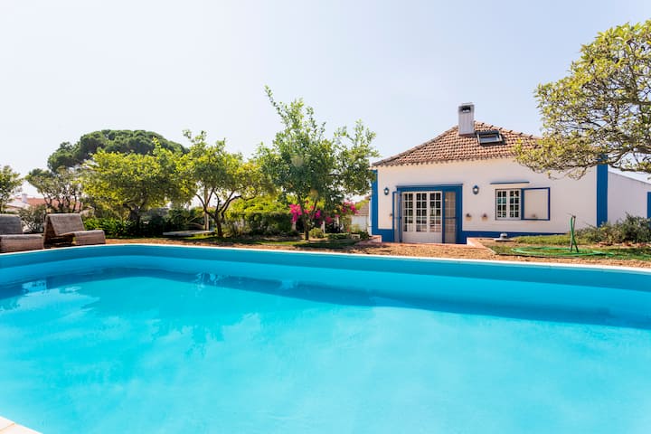 Country Escape, Pool, BBQ, Pizza Oven & Games Barn