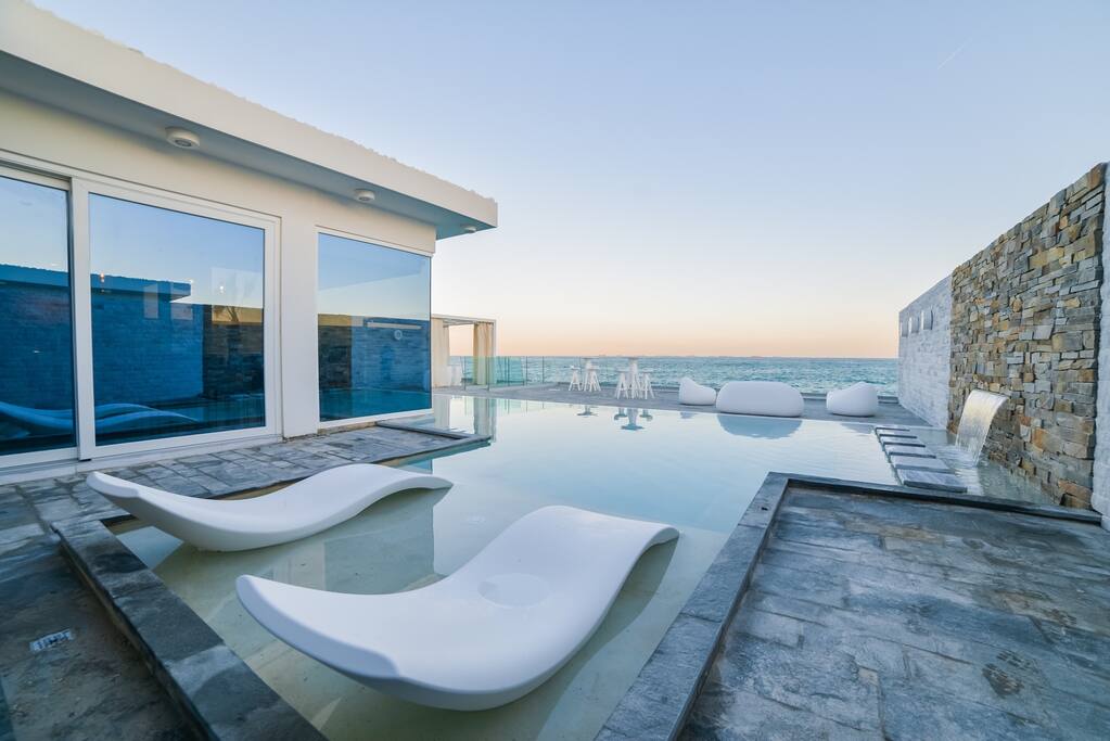 Relax in the pool