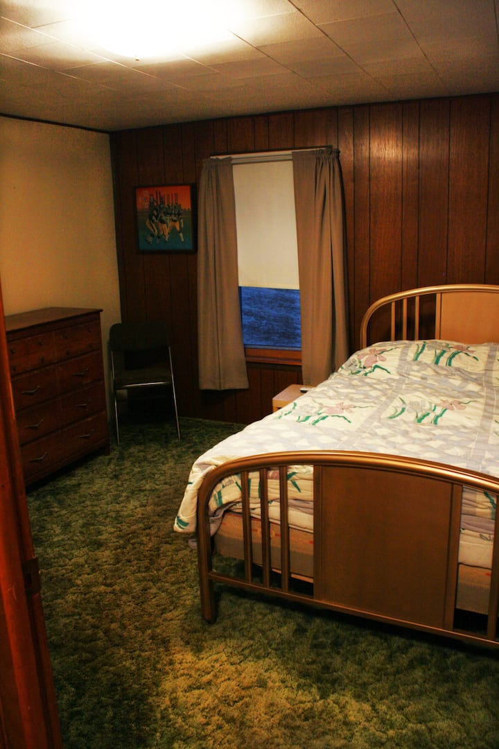 Druhá spálňa s komorou a malý šatník.