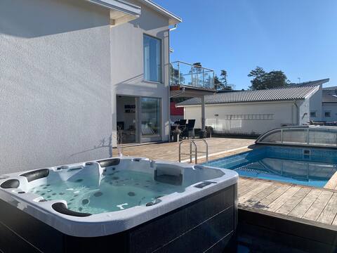 Beachfront Pool Villa in Frösakull/Tylösand