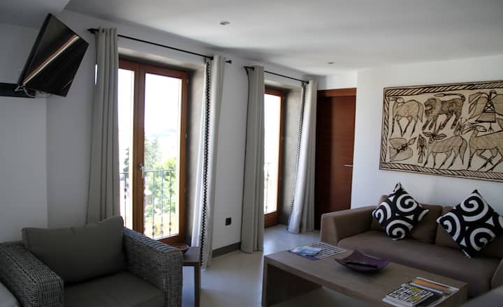 Piso En Dalt Vila Con Terraza Y Vista Al Puerto. - Ibiza