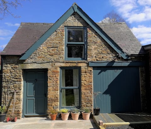 Lovely historic Coach House in Sheffield.