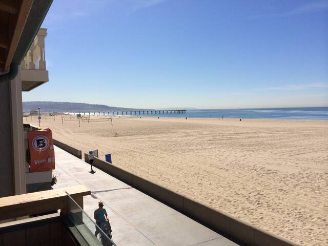 4BR Beach Home 20′ from the sand gallery image 4