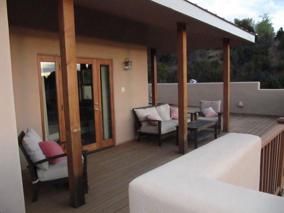 Large second floor deck.