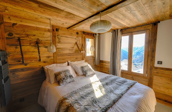 חדר שינה עם 5* מצעים