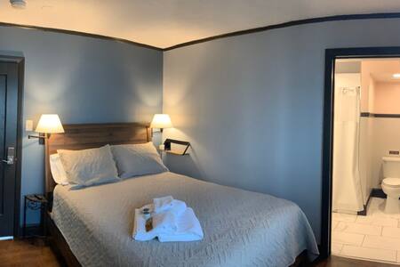 Charming en-suite oasis in Midtown - #1