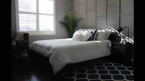 Spacious Guest Room in Modern Designed House 3