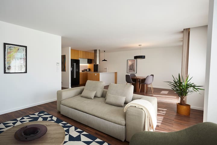 Stunning 130 sqm Apartment in the Heart of Porto