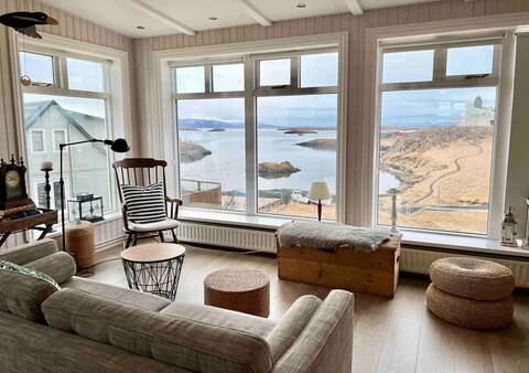 Beautiful seaview - charming house by the sea
