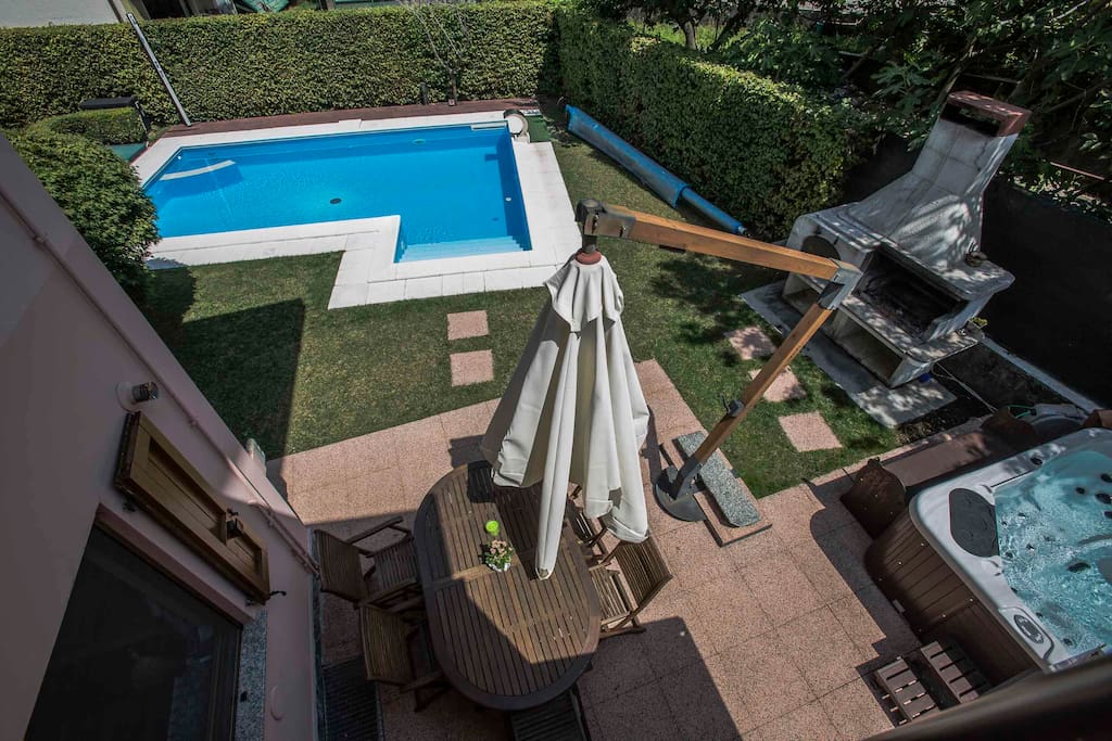Piscina e giardino